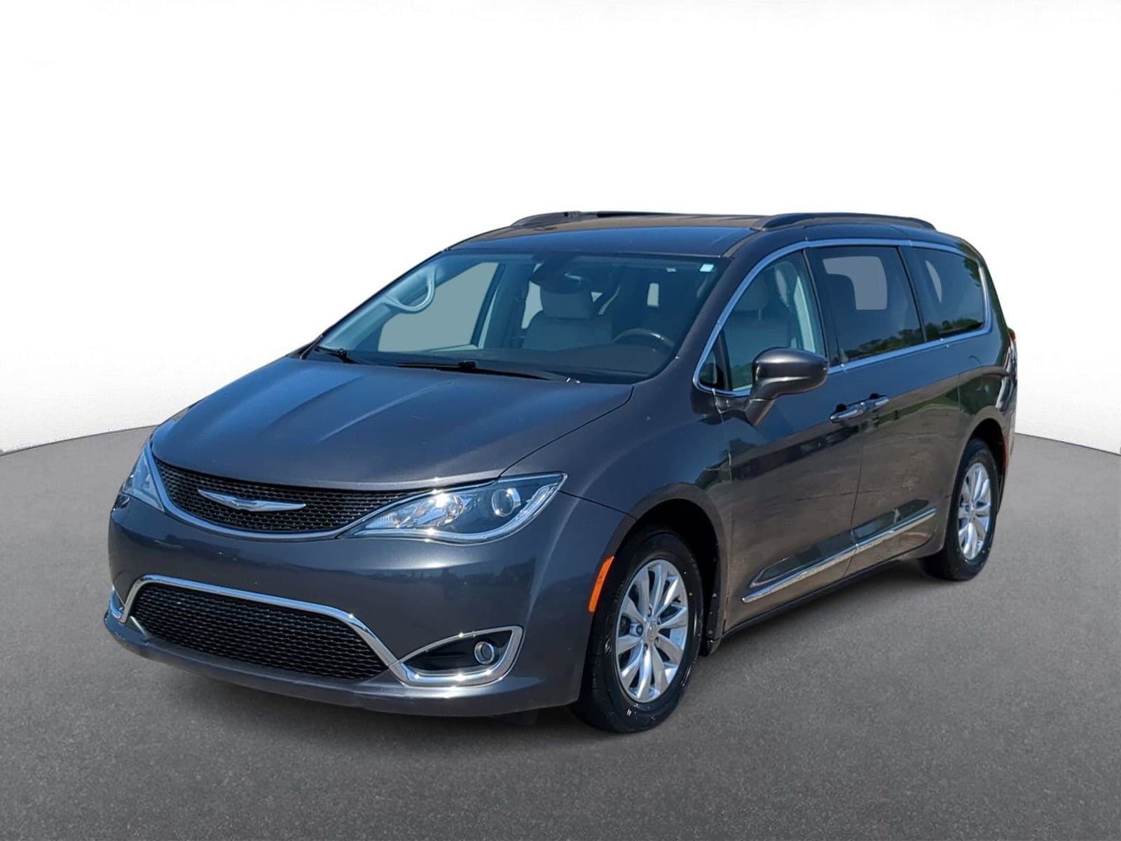 Thumbnail: 2017 Chrysler Pacifica - 4