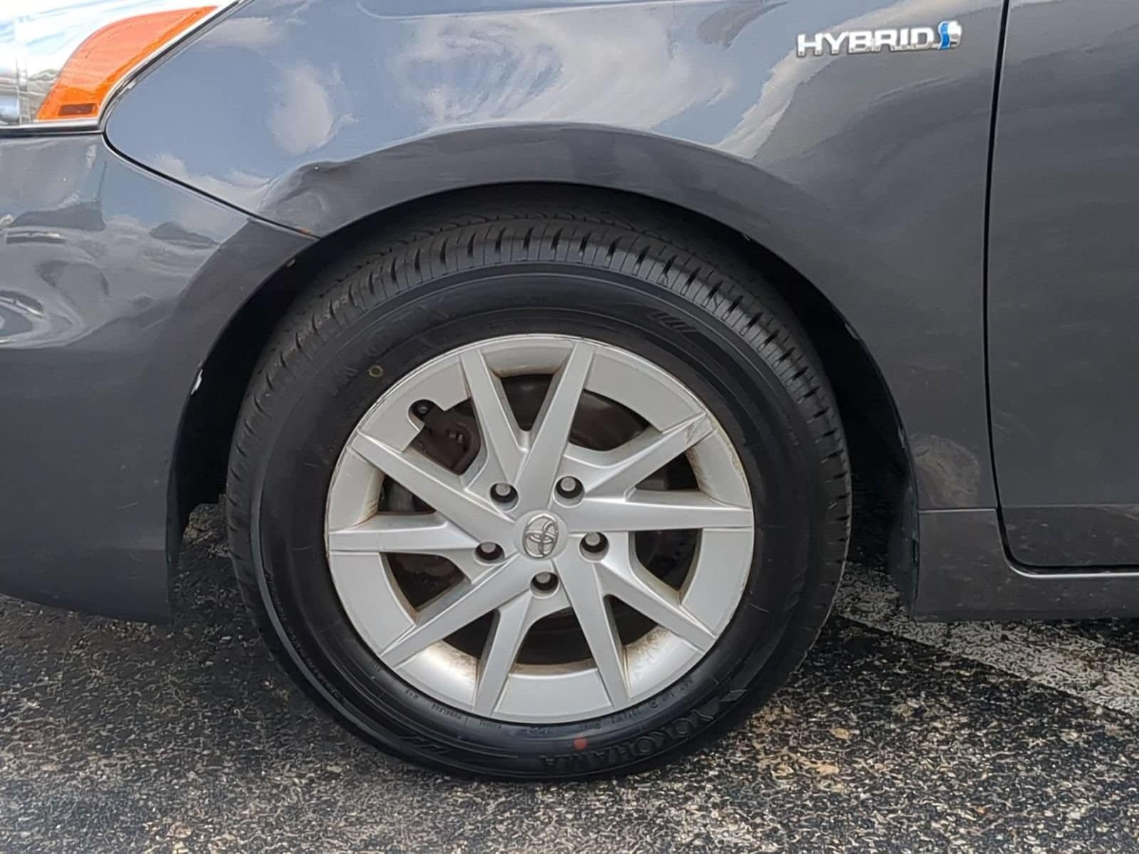 Thumbnail: 2013 Toyota Prius v - 14