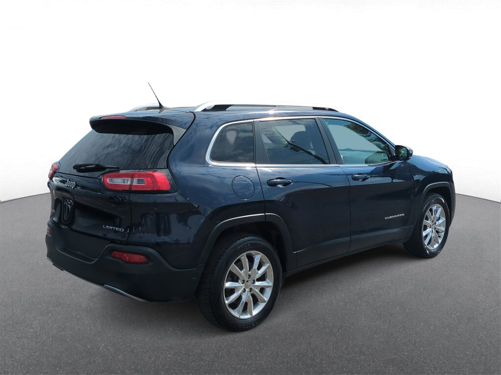 Thumbnail: 2015 Jeep Cherokee - 8