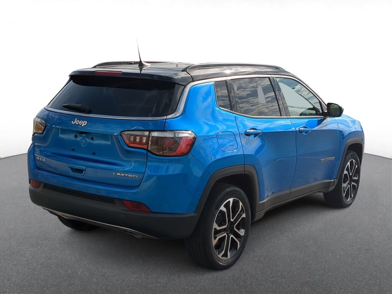 Thumbnail: 2023 Jeep Compass - 8