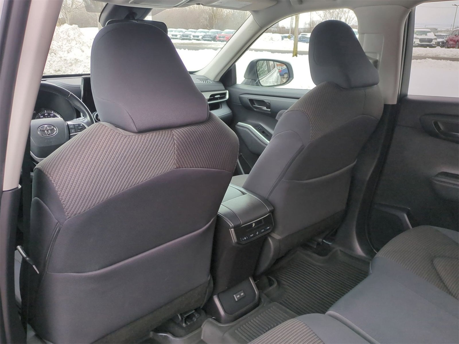 Thumbnail: 2023 Toyota Highlander - 18