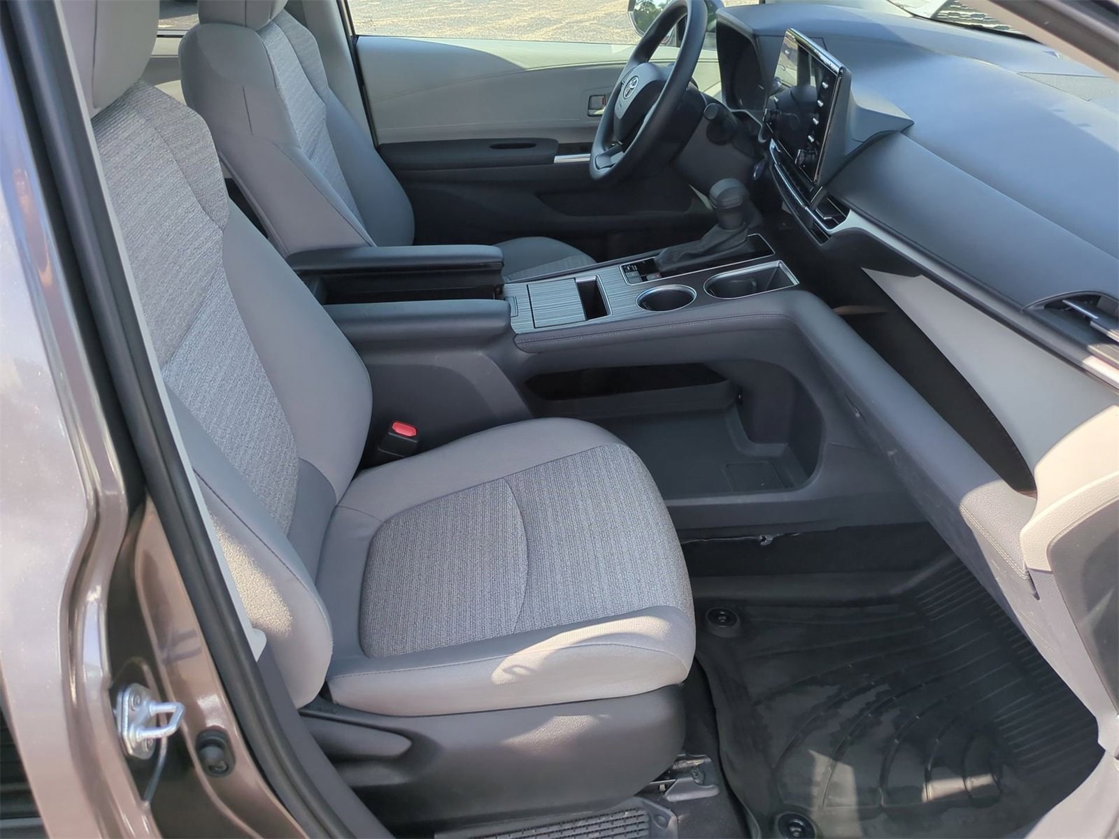 Thumbnail: 2023 Toyota Sienna - 20