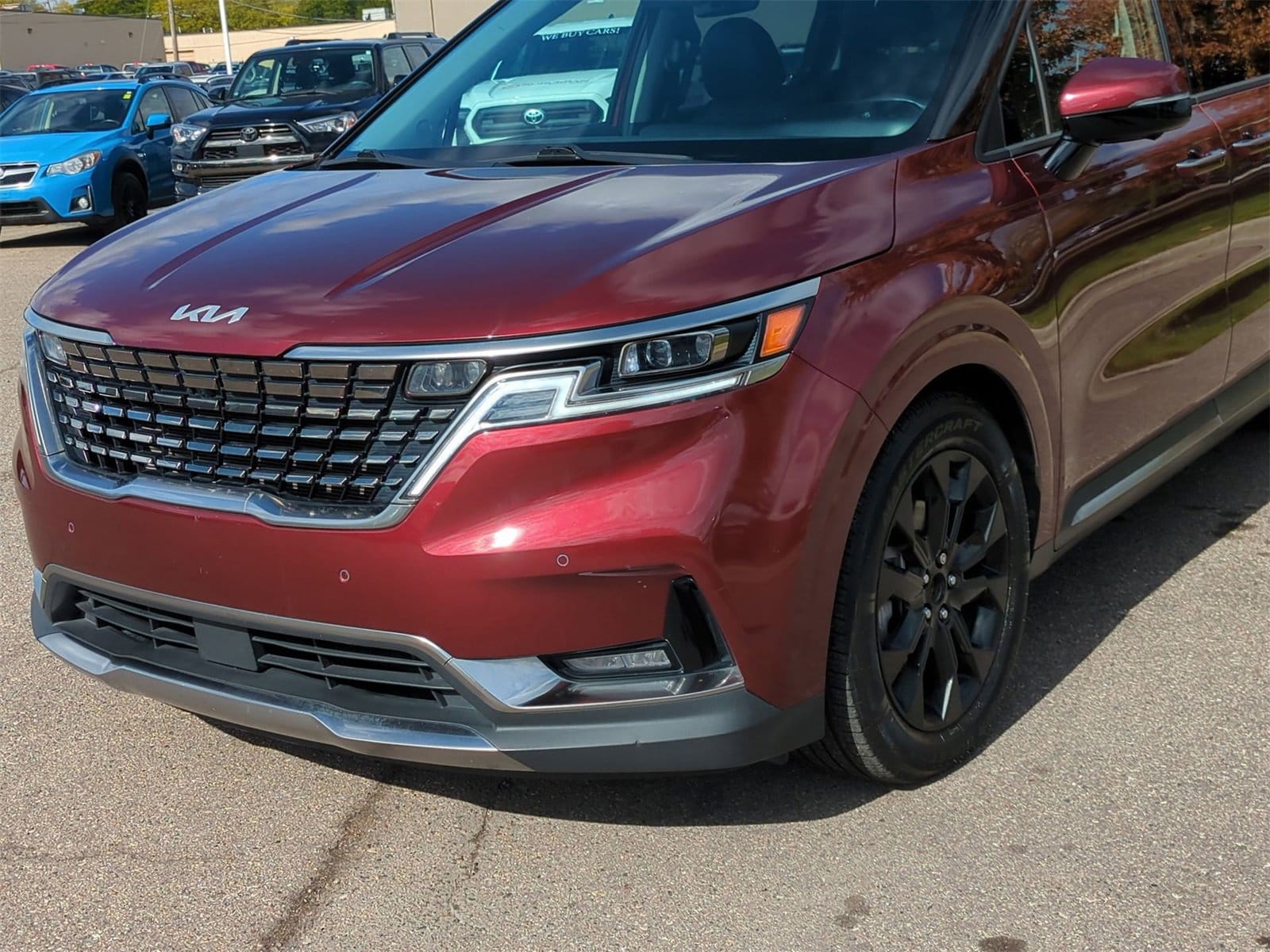 Thumbnail: 2023 Kia Carnival - 11