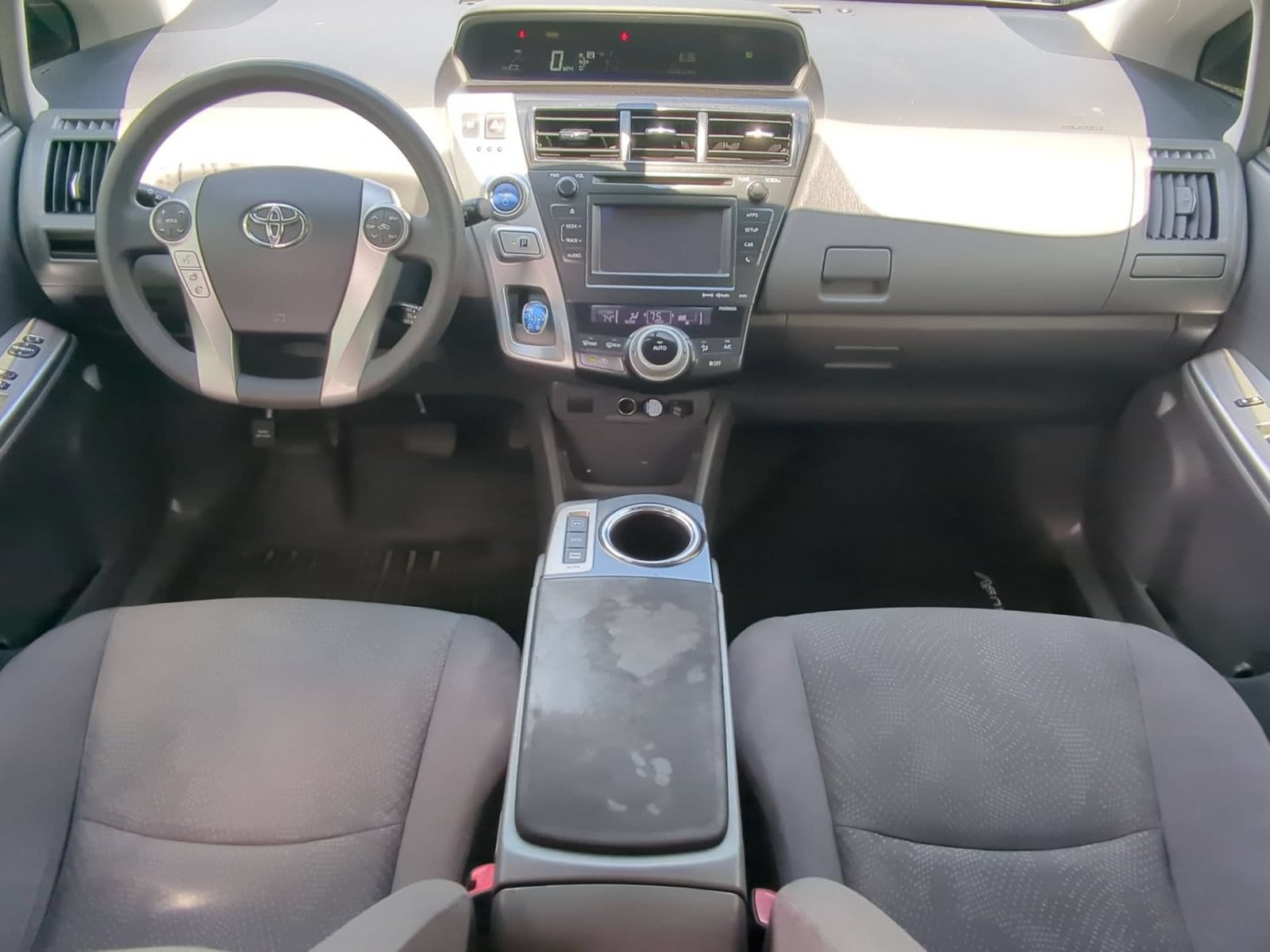 Thumbnail: 2013 Toyota Prius v - 15