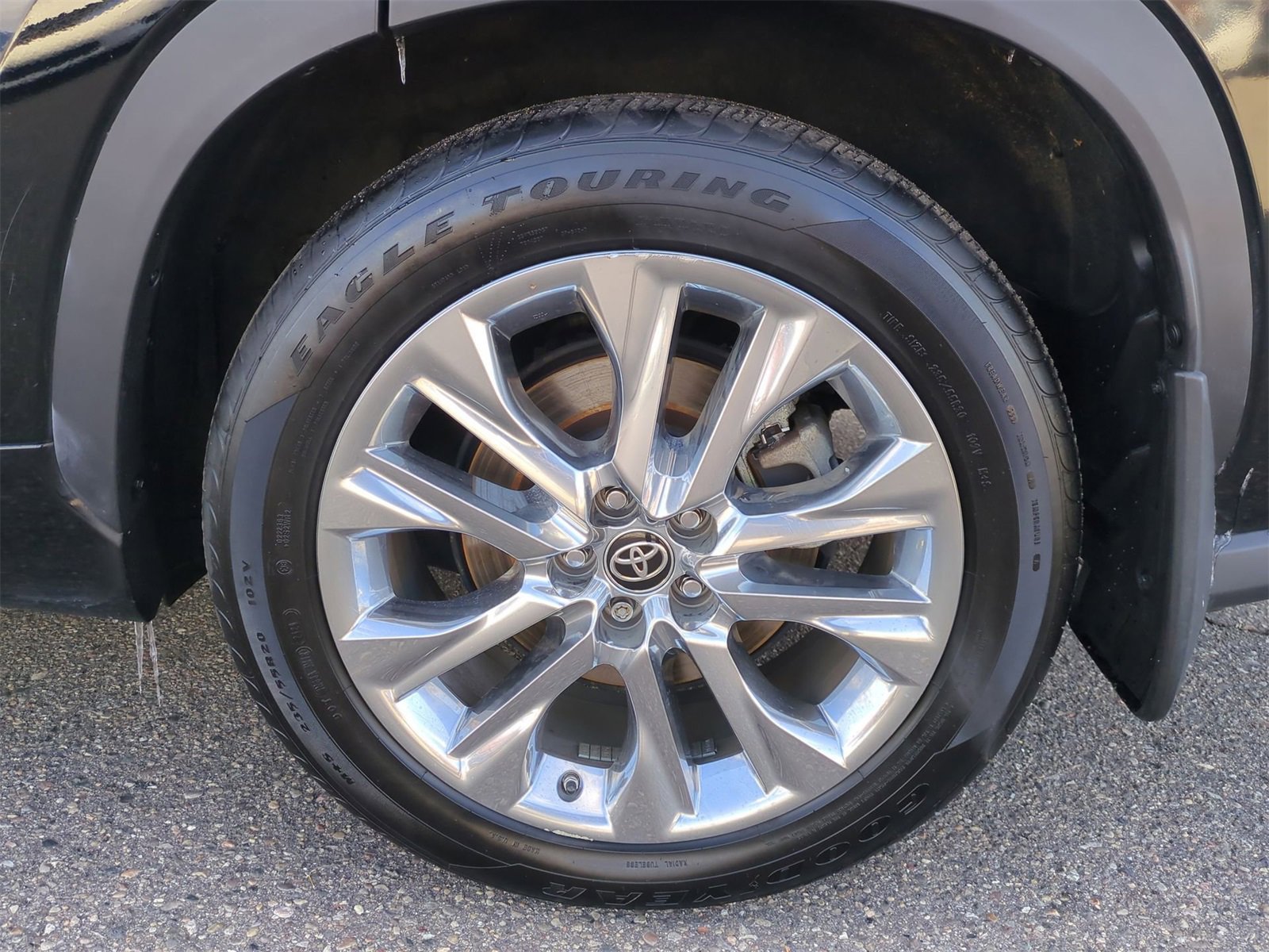 Thumbnail: 2023 Toyota Highlander - 13