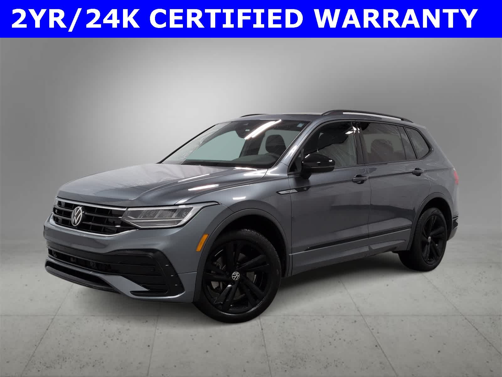 2023 Volkswagen Tiguan SE R-LINE BLACK's photo