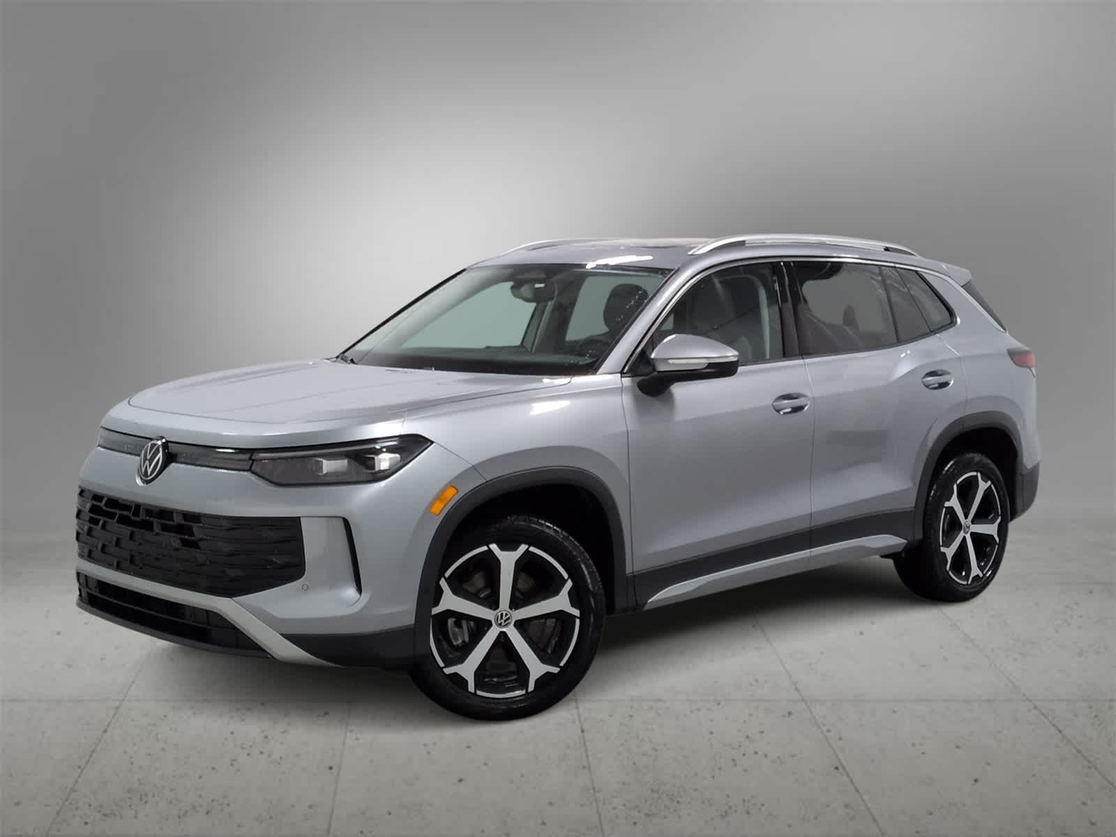 2026 Volkswagen Tiguan SE's photo