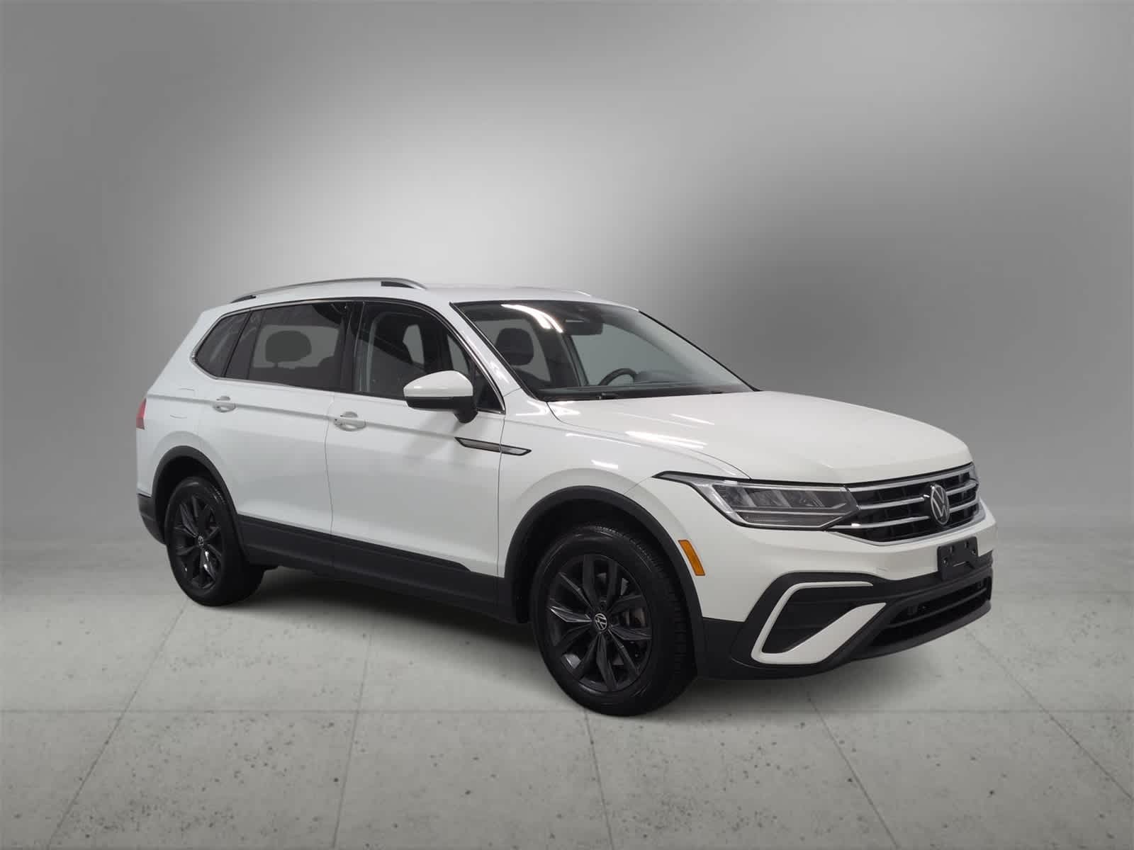 2024 Volkswagen Tiguan SE Wolfsburg Edition photo 2