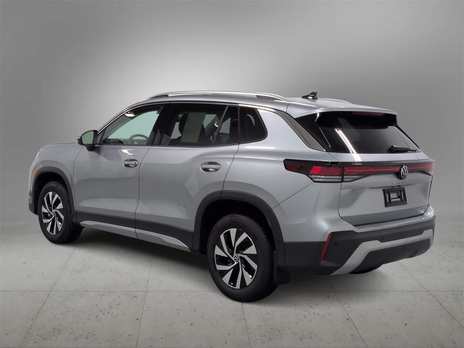 Thumbnail: 2026 Volkswagen Tiguan - 6