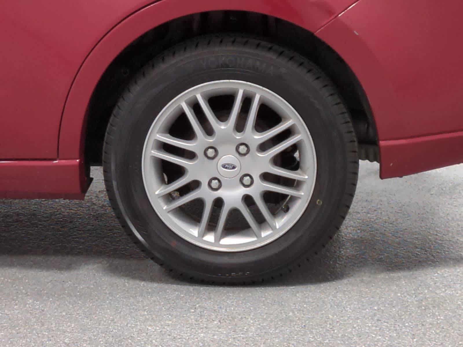 Thumbnail: 2011 Ford Focus - 13