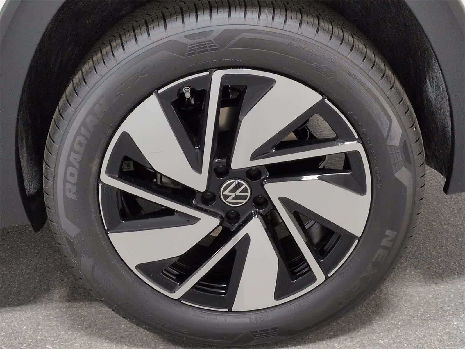 Thumbnail: 2026 Volkswagen Atlas - 14