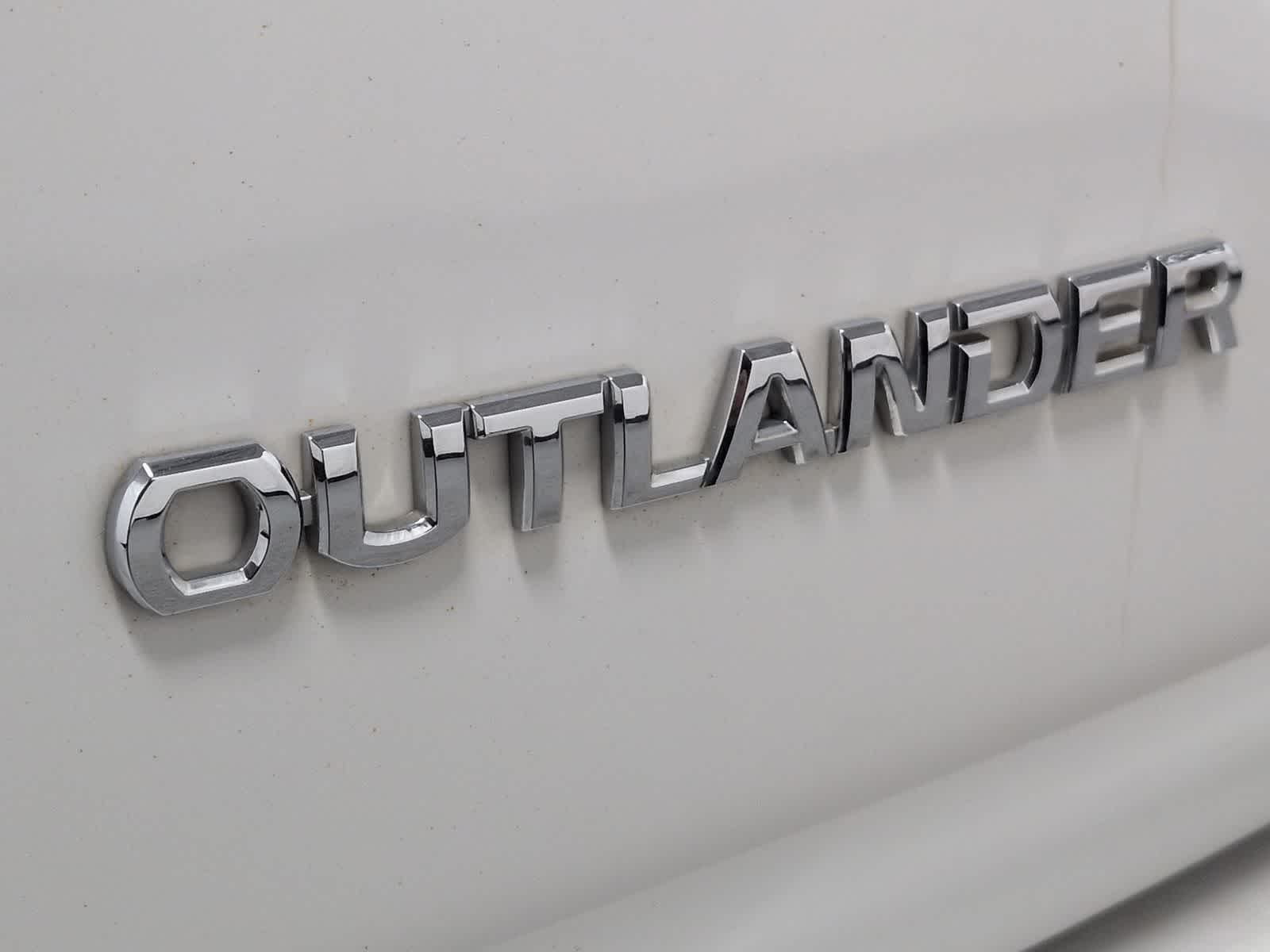 Thumbnail: 2020 Mitsubishi Outlander - 13