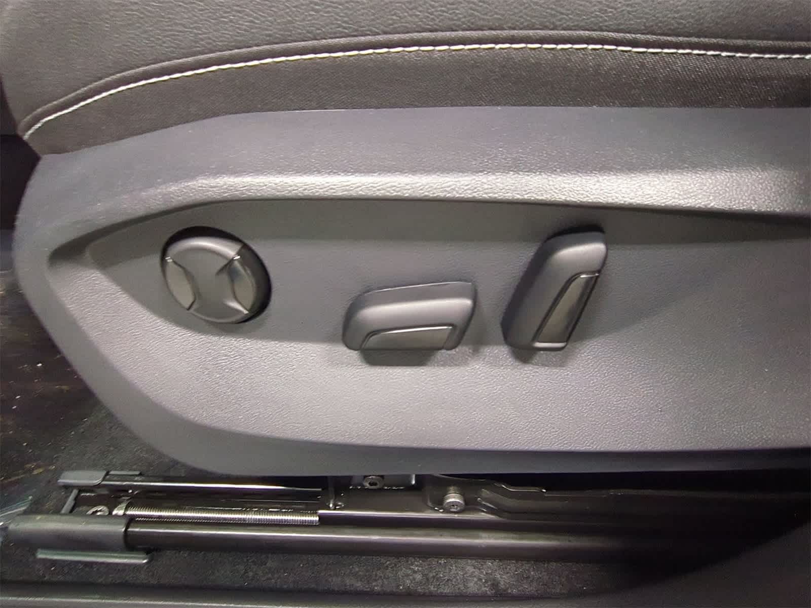 Thumbnail: 2025 Volkswagen Taos - 18