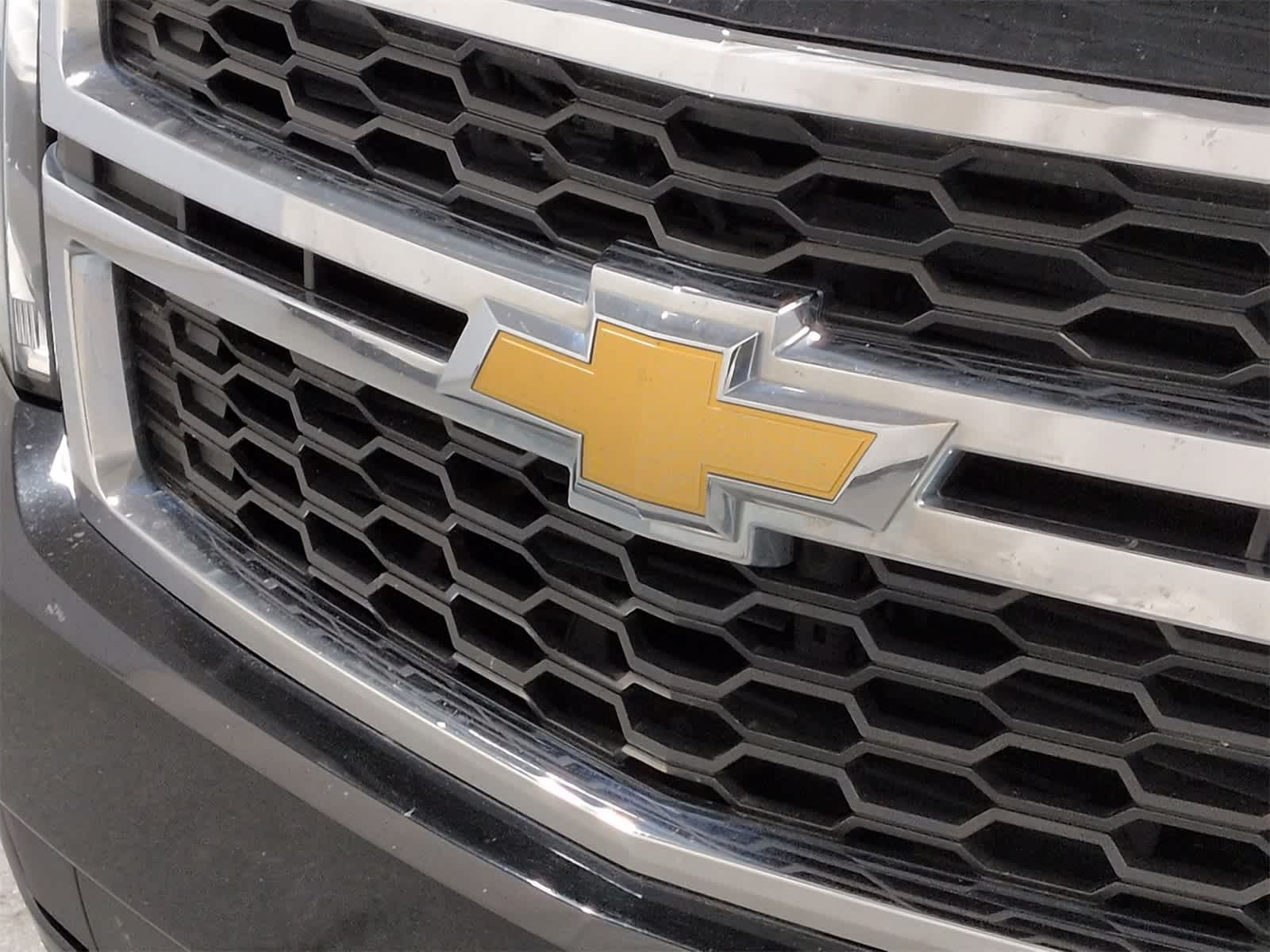 2017 Chevrolet Suburban LS photo 4