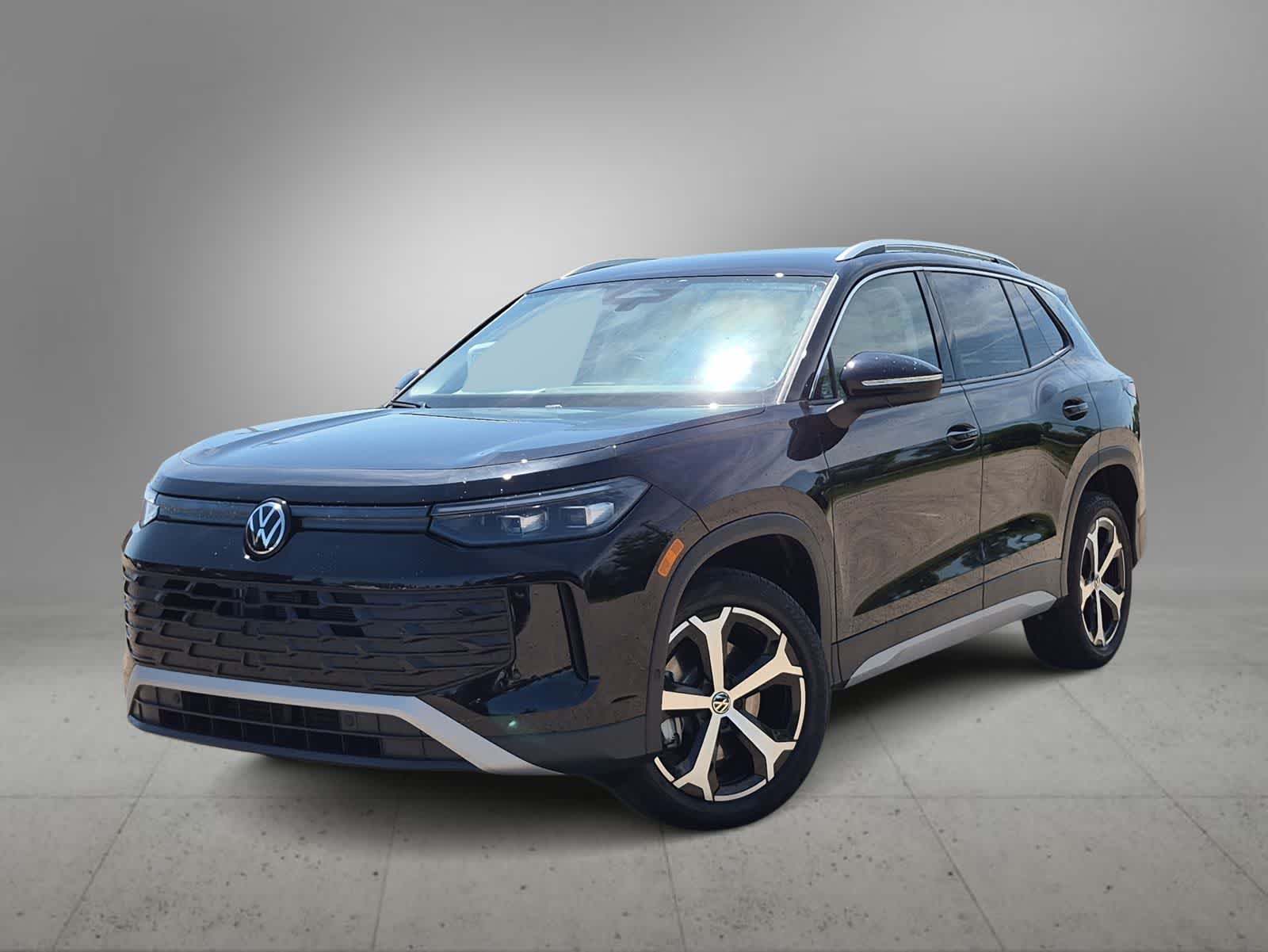 2026 Volkswagen Tiguan 2.0T SE 4Motion's photo