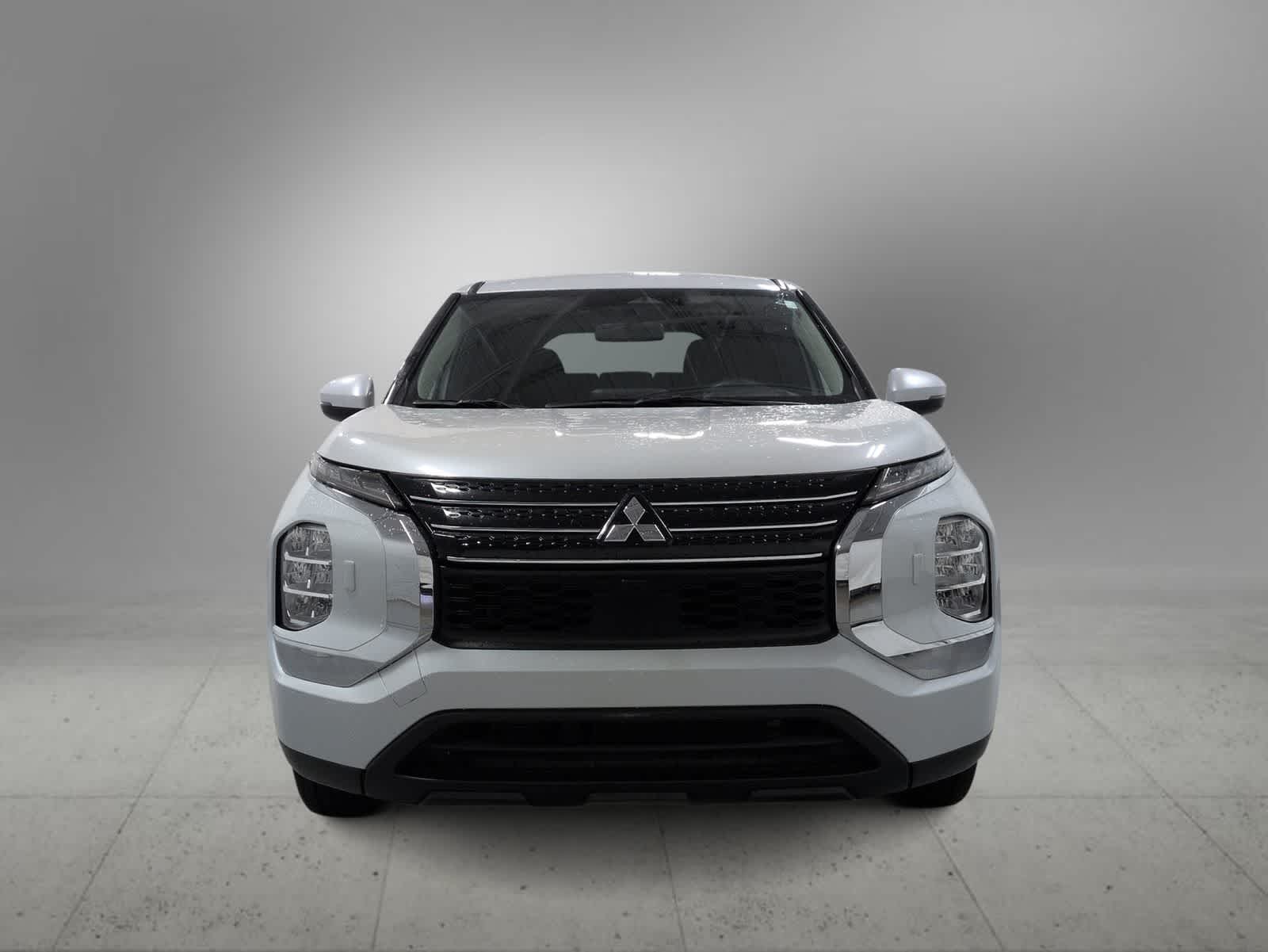Thumbnail: 2022 Mitsubishi Outlander - 3