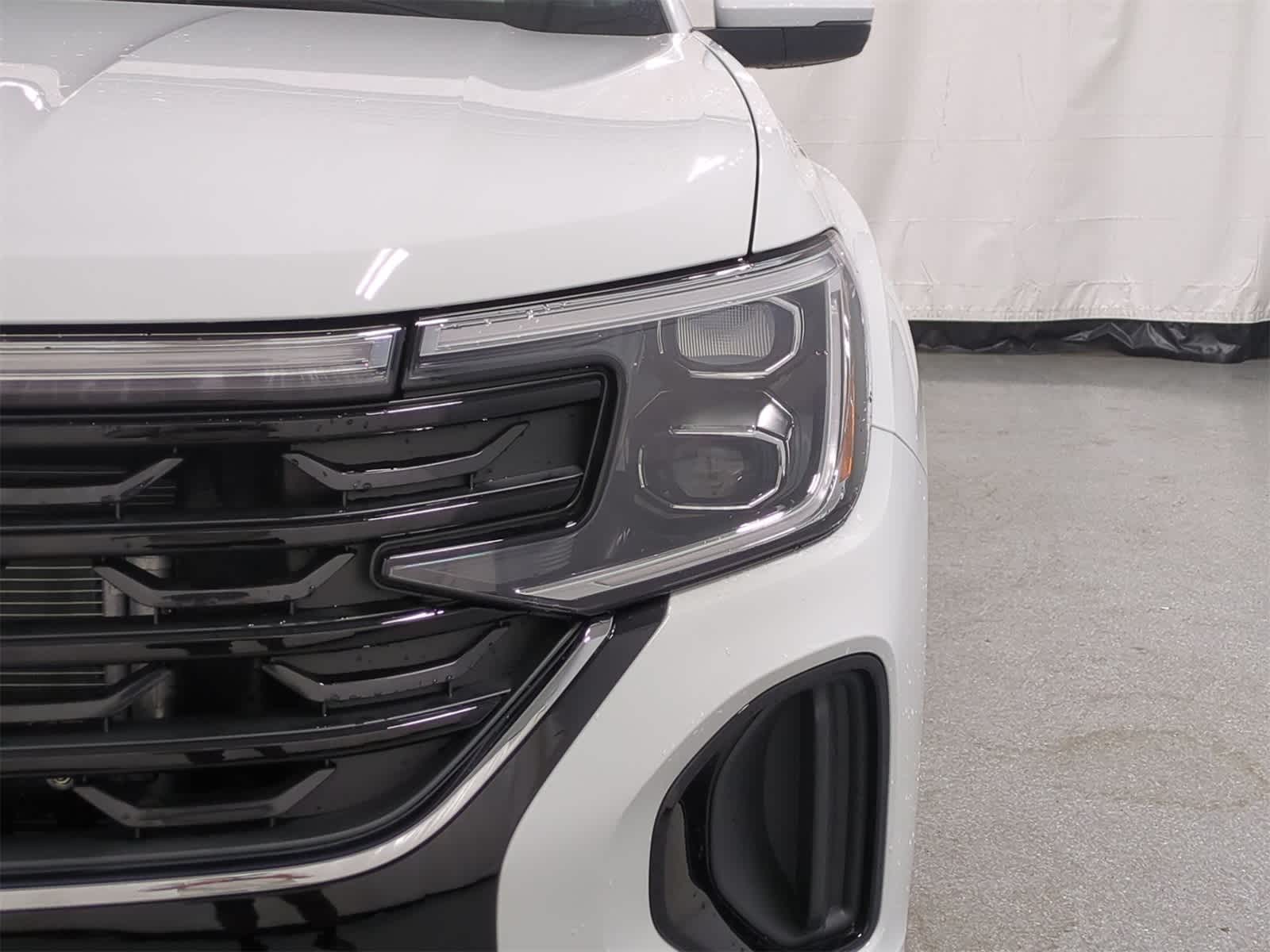 2025 Volkswagen Atlas SE 11