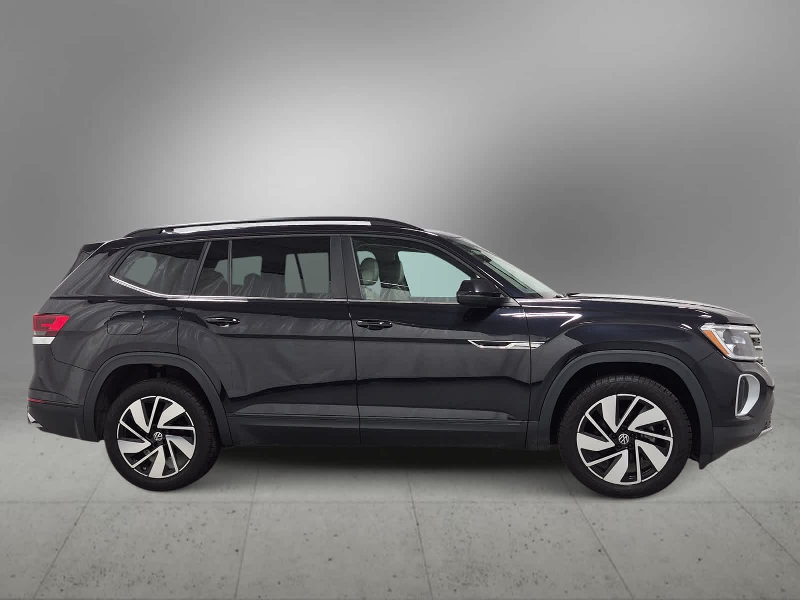 2024 Volkswagen Atlas SE w/Tech - Photo 9