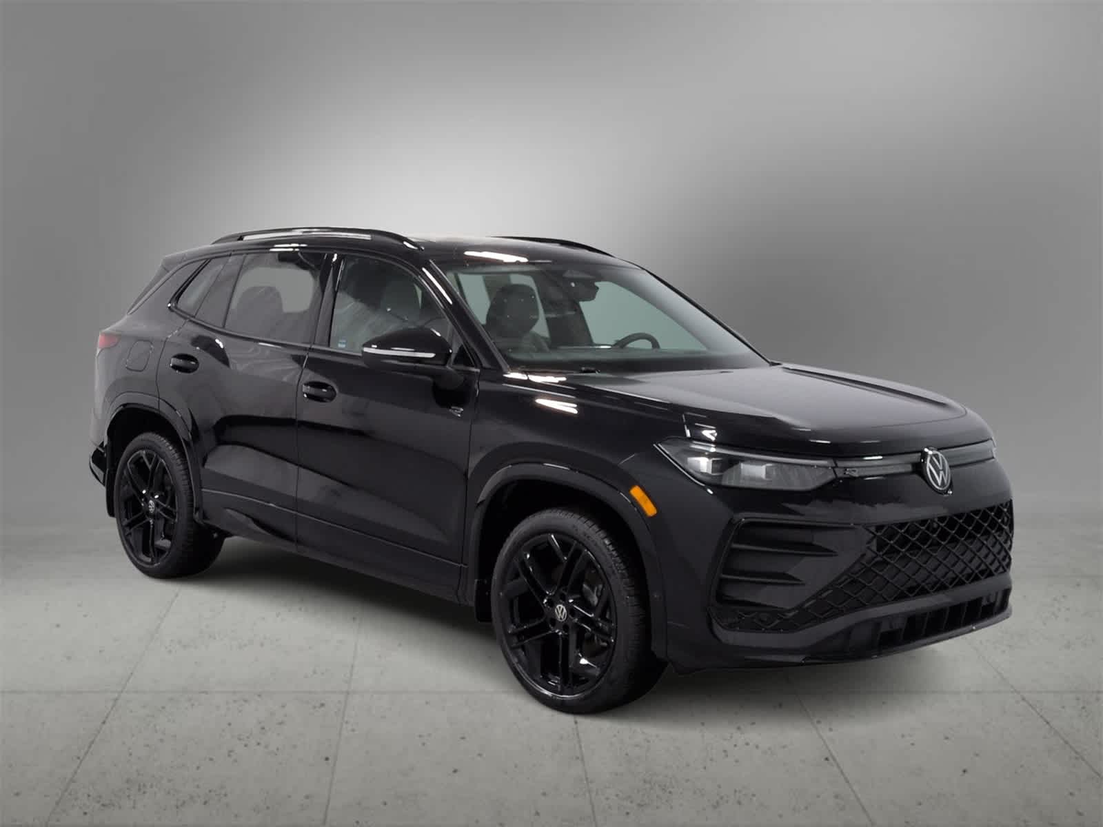 2026 Volkswagen Tiguan SE R-Line Black photo 2