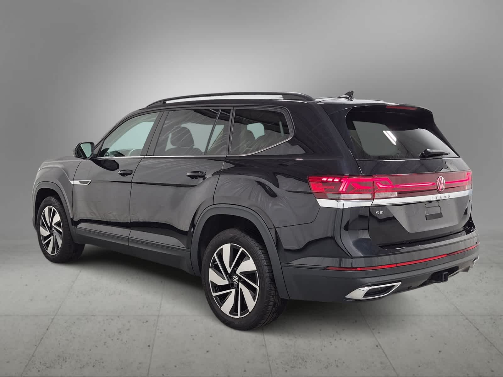 2024 Volkswagen Atlas SE w/Tech - Photo 6