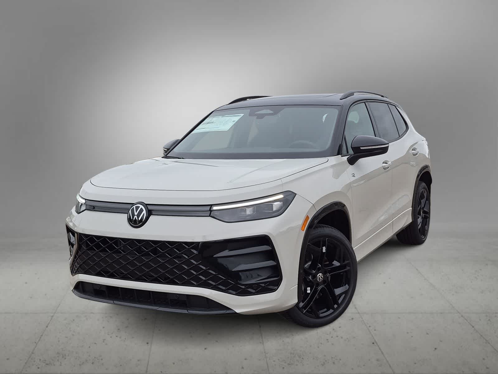 2026 Volkswagen Tiguan 2.0T SE R-Line Black 4Motion's photo
