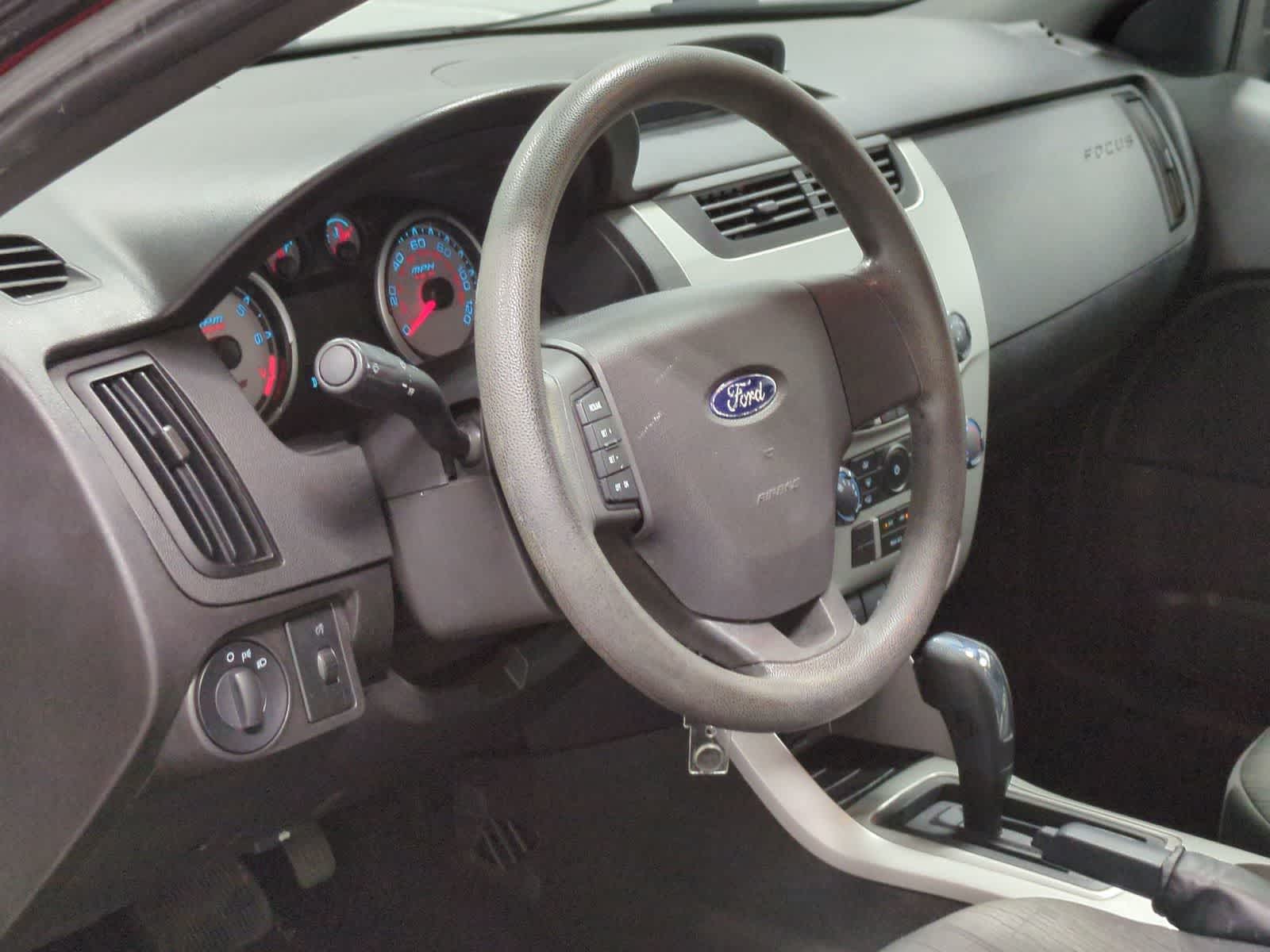 Thumbnail: 2011 Ford Focus - 10