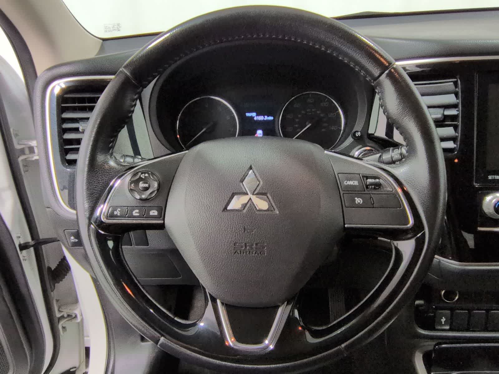 Thumbnail: 2020 Mitsubishi Outlander - 23