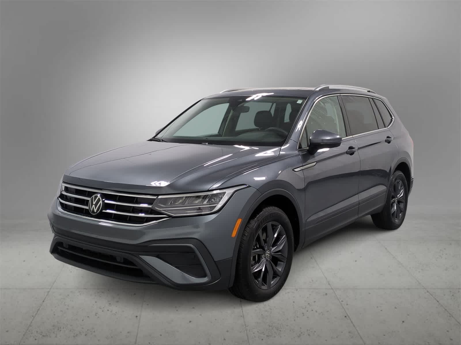 2024 Volkswagen Tiguan SE Wolfsburg Edition photo 2