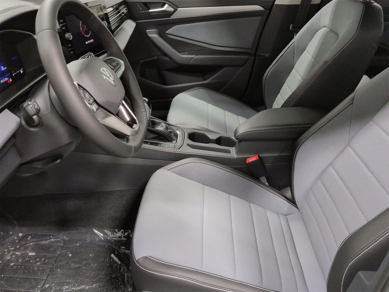 Thumbnail: 2025 Volkswagen Jetta - 17