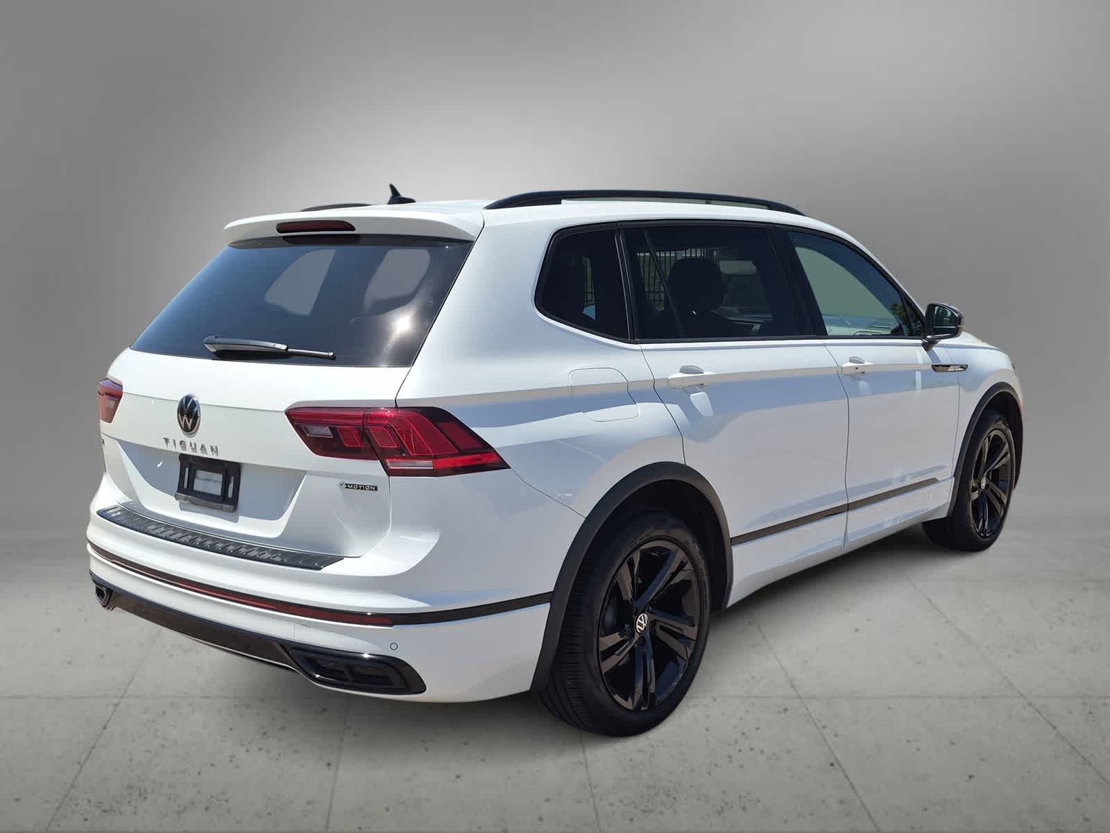 Thumbnail: 2023 Volkswagen Tiguan - 7