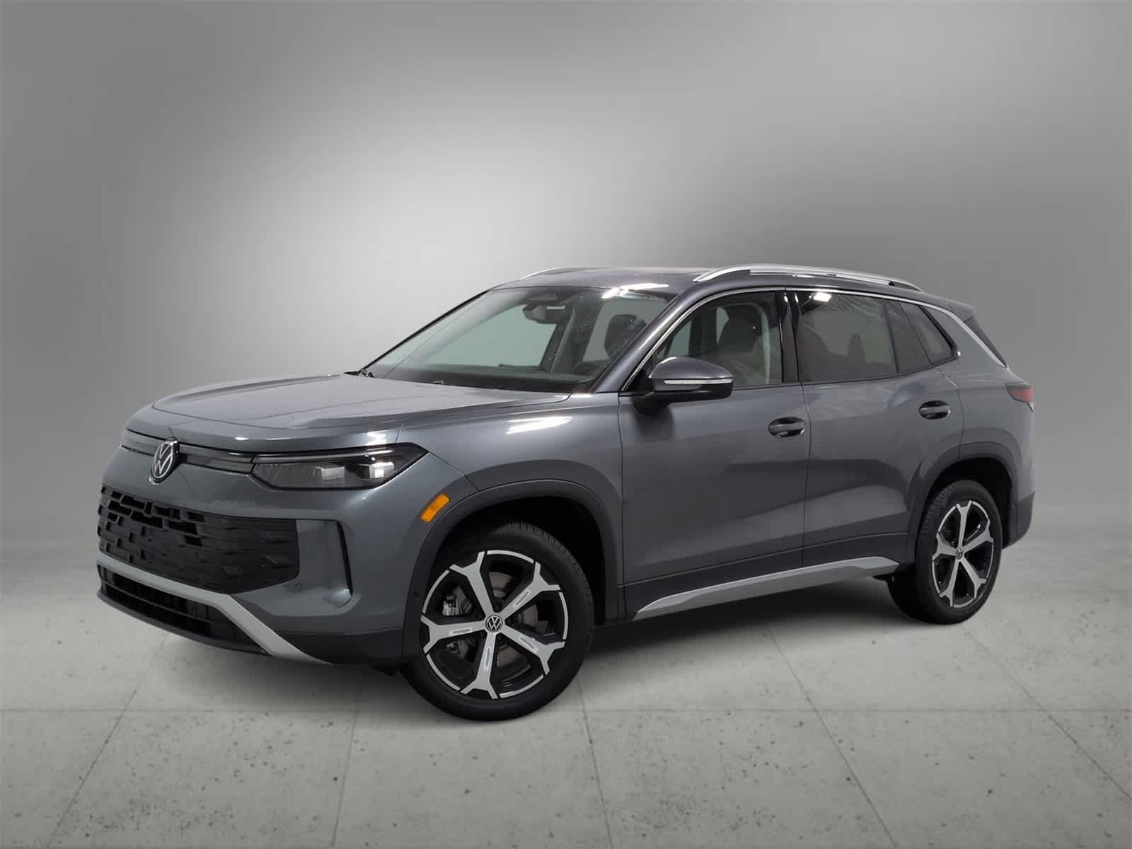 2026 Volkswagen Tiguan SE's photo