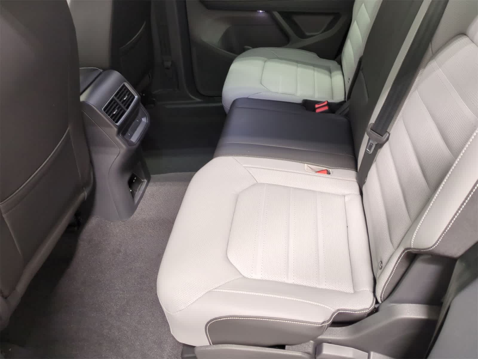 2025 Volkswagen Atlas SEL 21