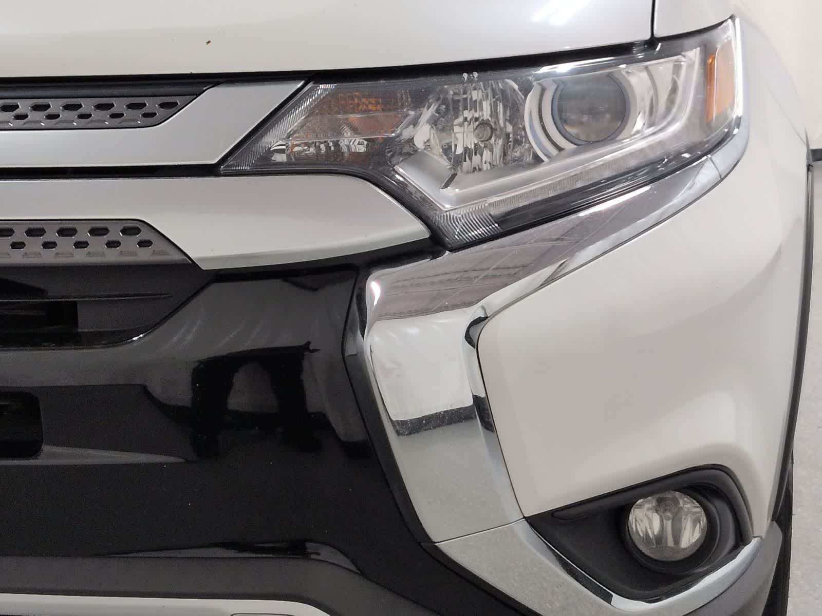 Thumbnail: 2020 Mitsubishi Outlander - 11