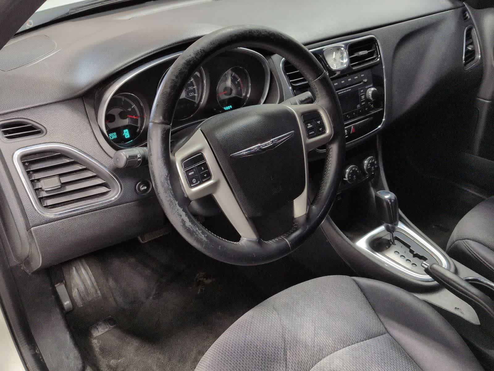 Thumbnail: 2013 Chrysler 200 - 10