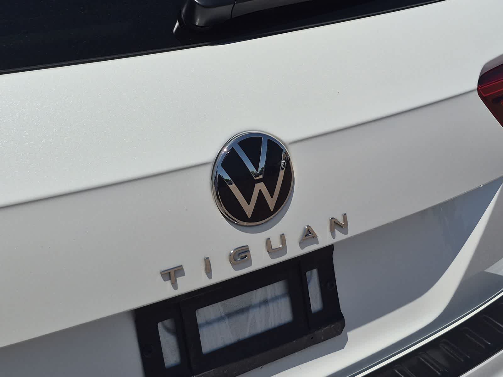 Thumbnail: 2023 Volkswagen Tiguan - 11