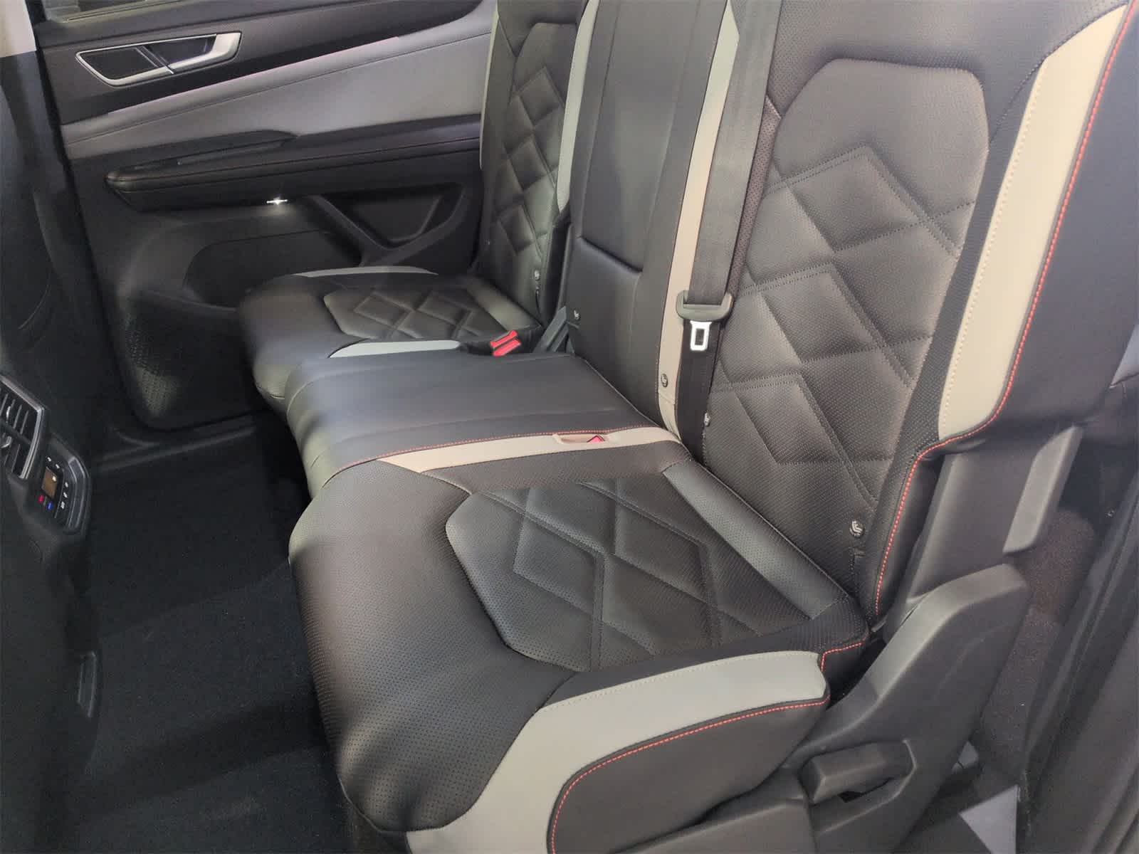 Thumbnail: 2026 Volkswagen Atlas - 21