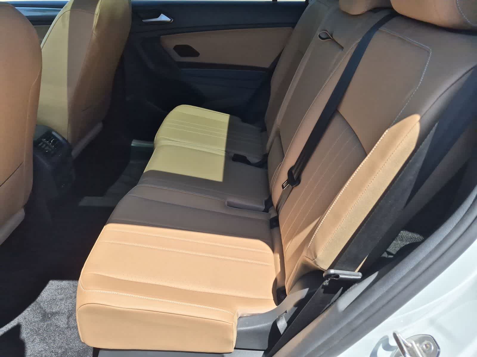 Thumbnail: 2023 Volkswagen Tiguan - 18