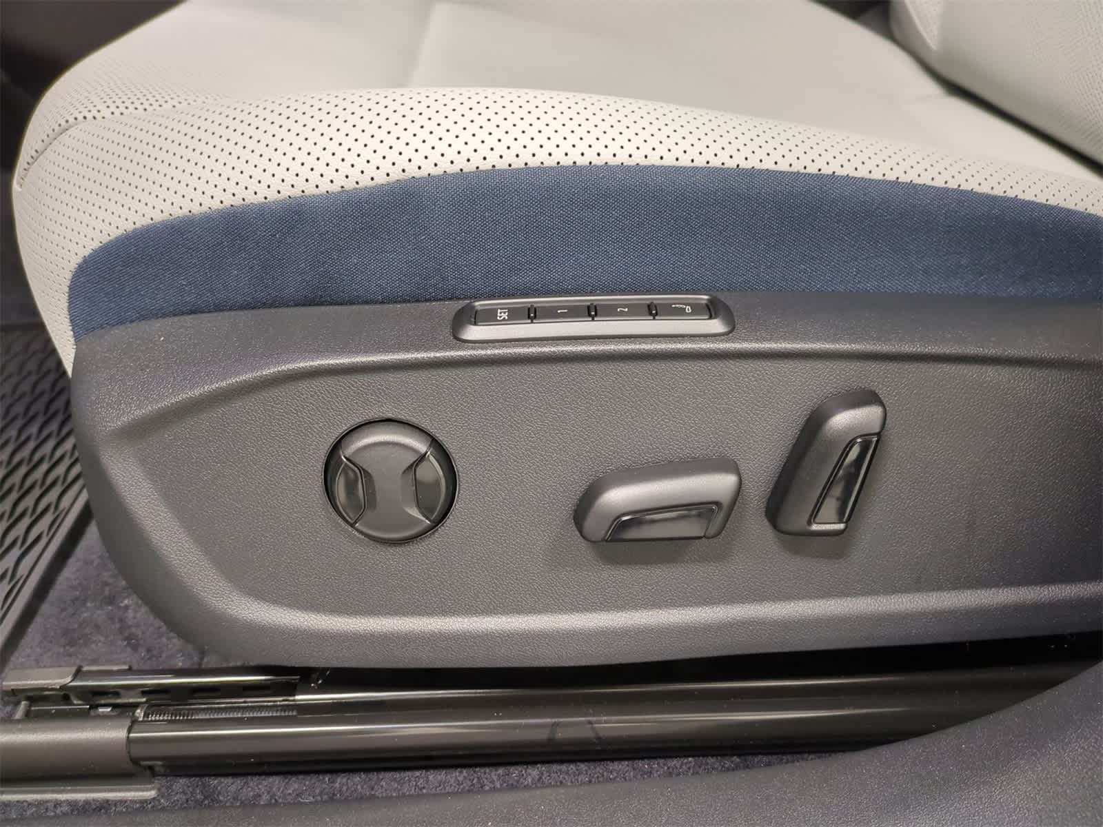 2025 Volkswagen ID.4 Pro S 18