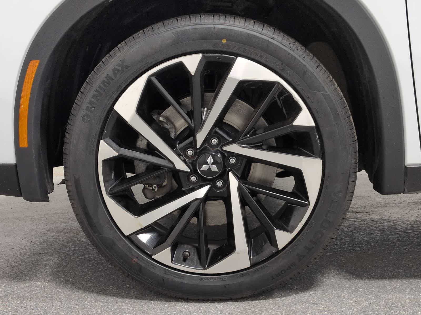 Thumbnail: 2022 Mitsubishi Outlander - 14