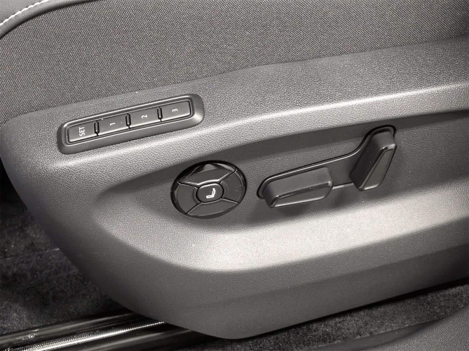 Thumbnail: 2026 Volkswagen Tiguan - 18