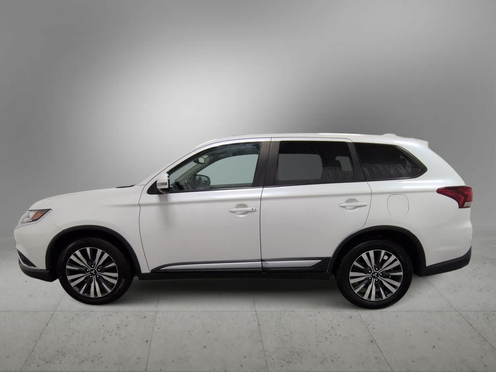 Thumbnail: 2020 Mitsubishi Outlander - 5