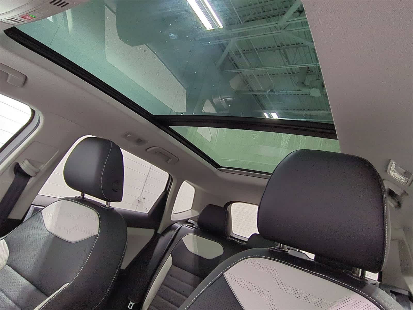 Thumbnail: 2025 Volkswagen Taos - 20