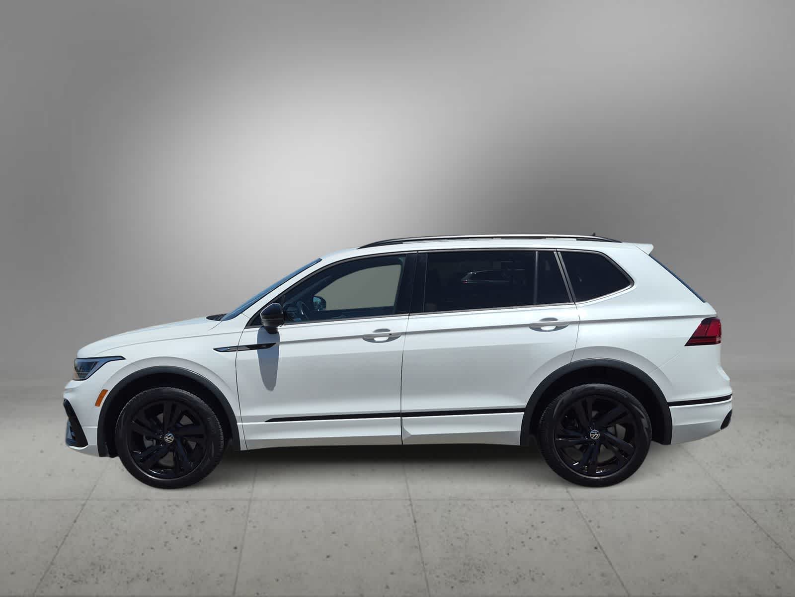Thumbnail: 2023 Volkswagen Tiguan - 4