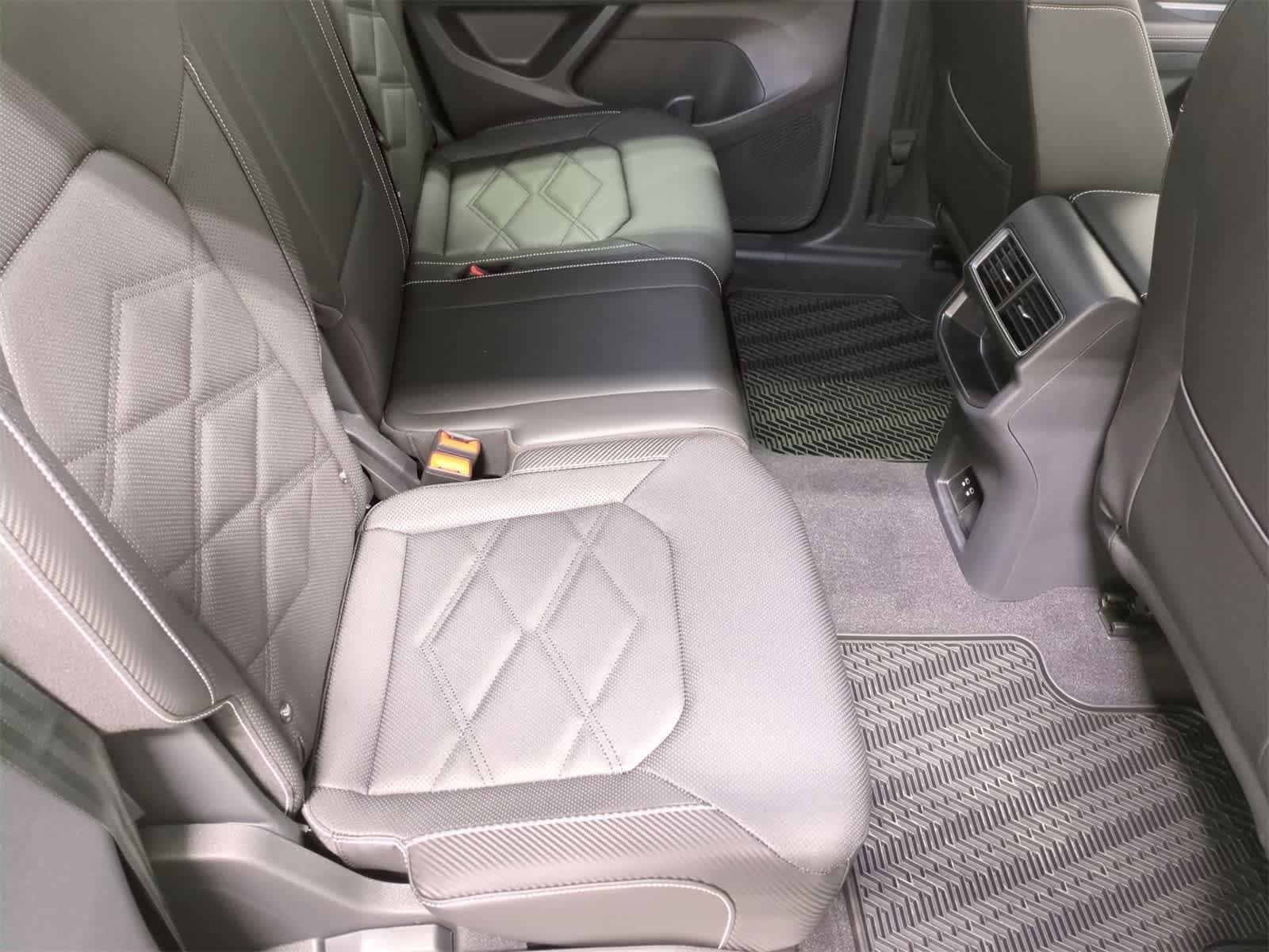 2025 Volkswagen Atlas SE 21