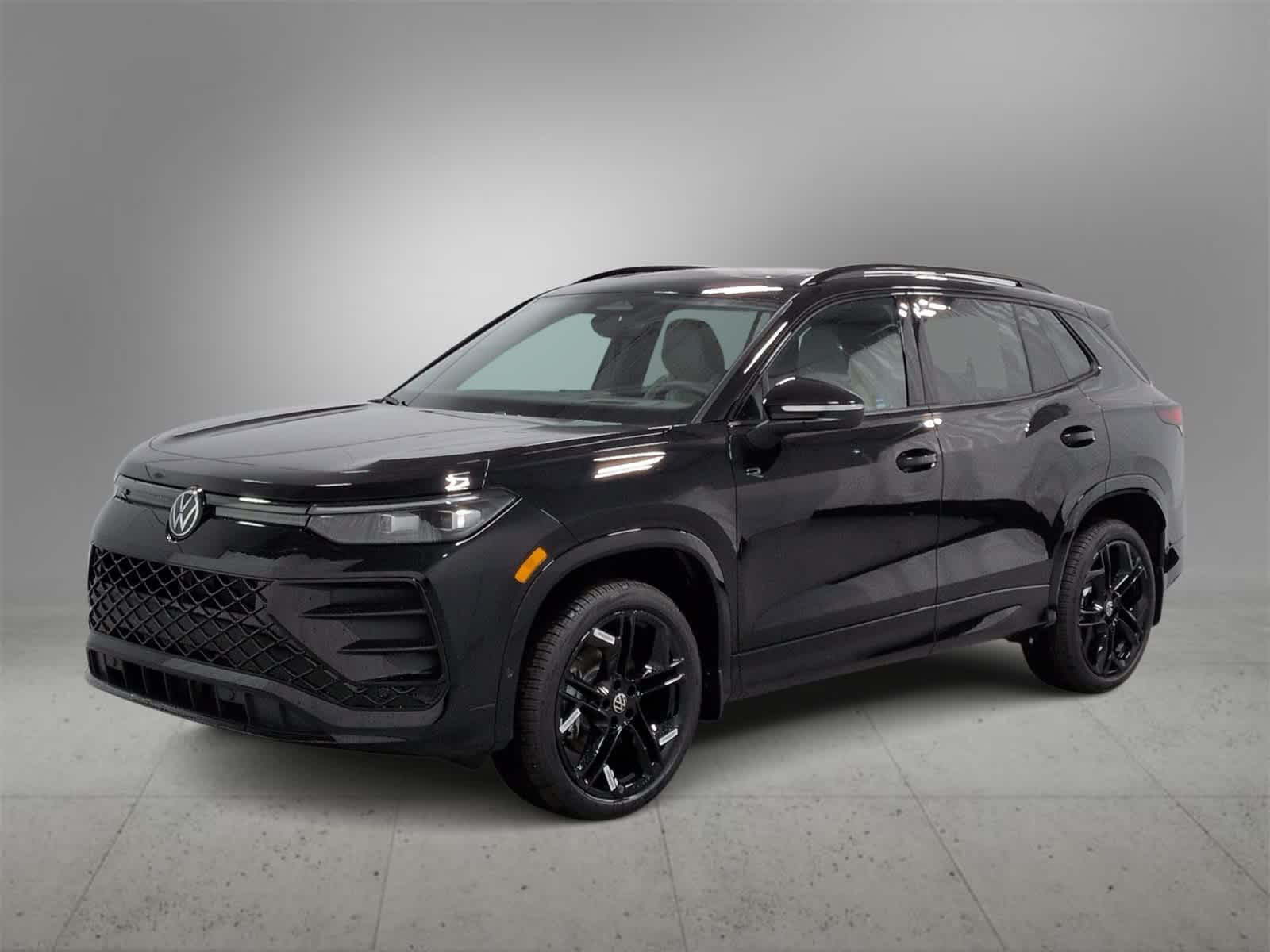 2026 Volkswagen Tiguan SE R-Line Black photo 4