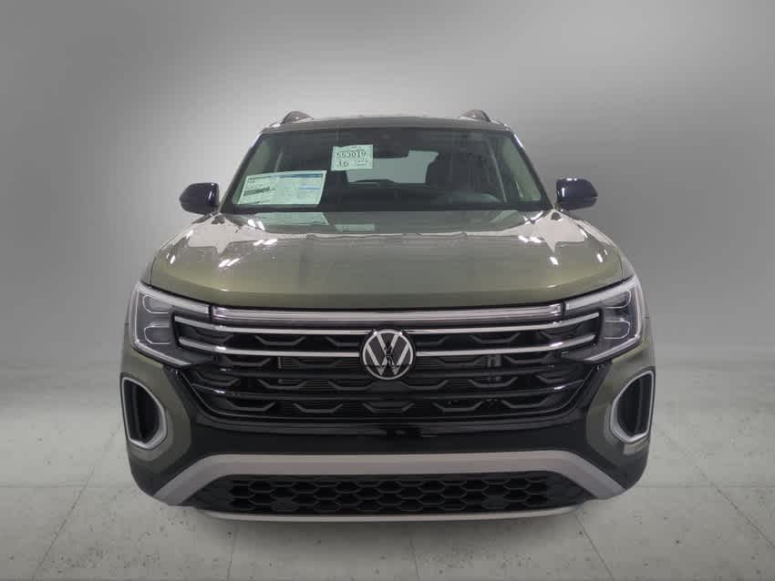 2025 Volkswagen Atlas Peak Edition SE photo 3