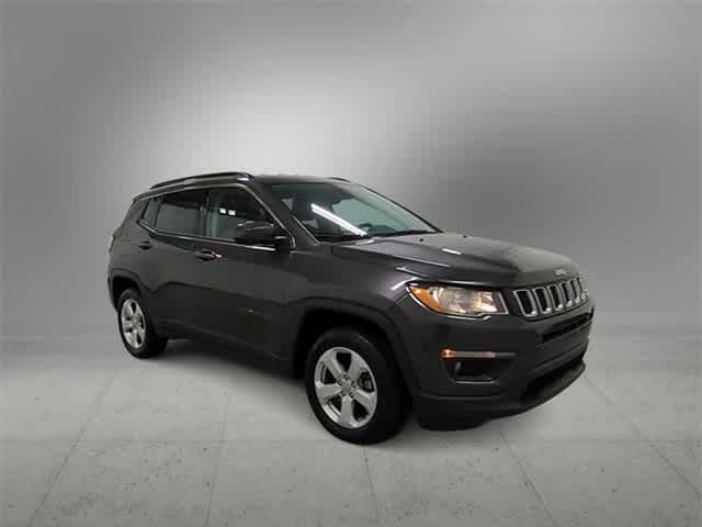 Used 2018 Jeep Compass Latitude with VIN 3C4NJDBB1JT320585 for sale in Farmington, MI