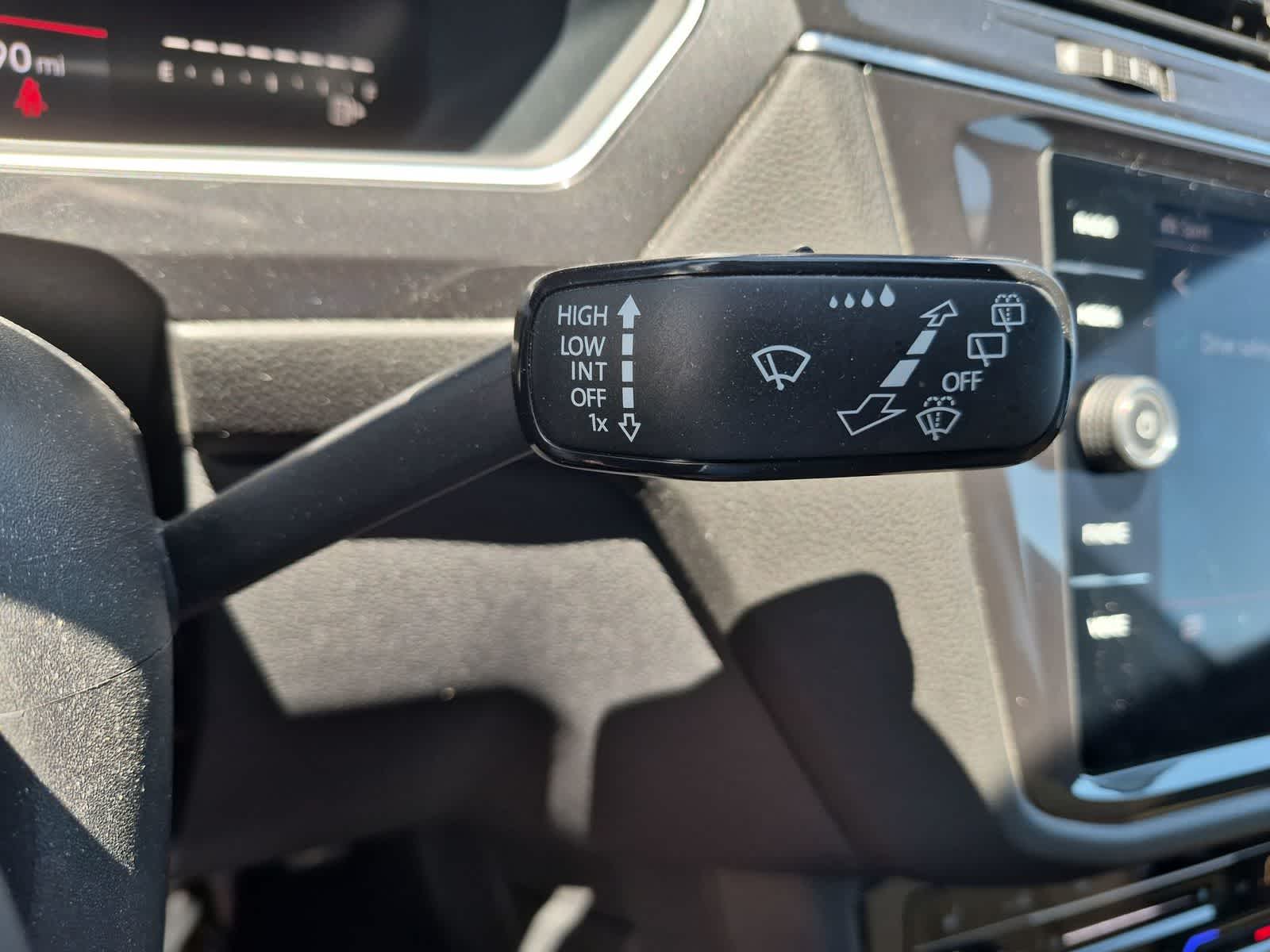 Thumbnail: 2023 Volkswagen Tiguan - 25