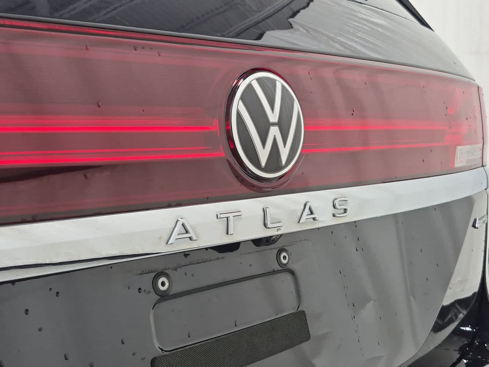 2024 Volkswagen Atlas SE w/Tech - Photo 12