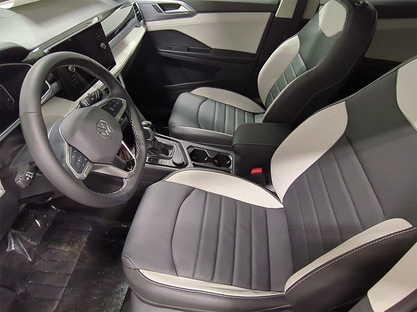 Thumbnail: 2025 Volkswagen Taos - 17